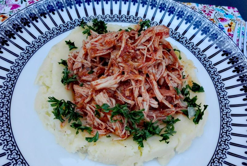 Indyk szarpany z ziemniaczkami Indyk szarpany z ziemniaczkami