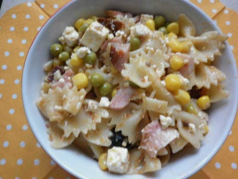 Inna wersja sałatki z wędzonym kurczakiem