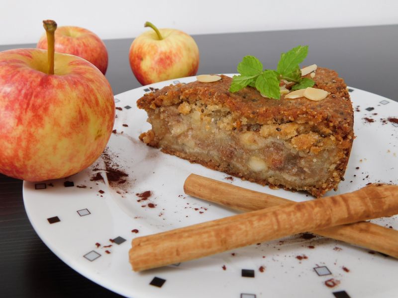 Jabłecznik migdałowy z nasionami chia i rodzynkami Jabłecznik migdałowy z nasionami chia i rodzynkami