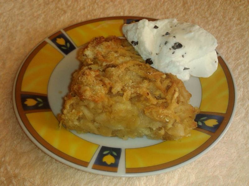 Jabłecznik podany z lodami 