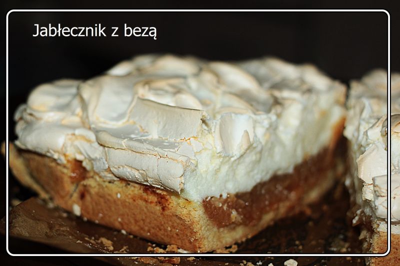 Jabłecznik z bezą w wykonaniu Laluni Jabłecznik z bezą w wykonaniu Laluni