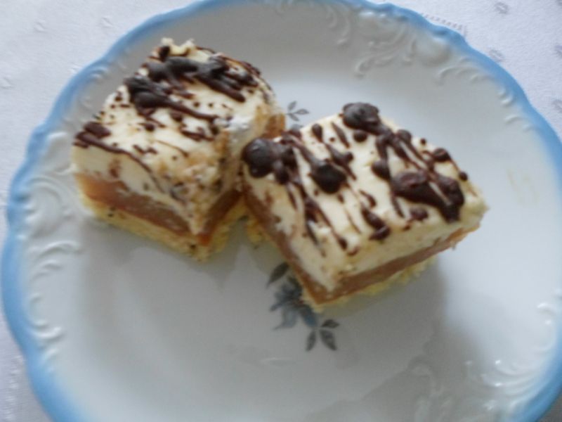 Jabłecznik z bitą śmietaną i mascarpone