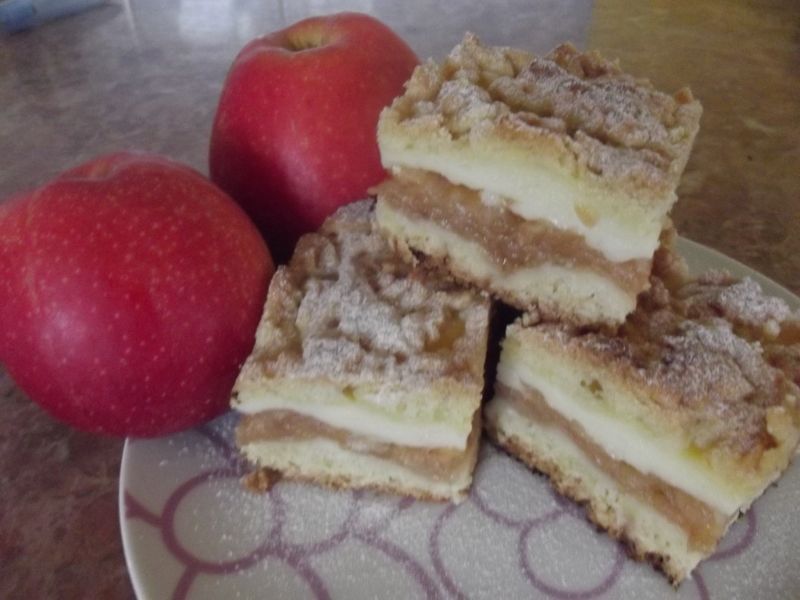 Jabłecznik z budyniem