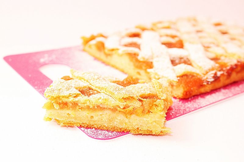 Jabłecznik z cynamonem  na kruchym cieście