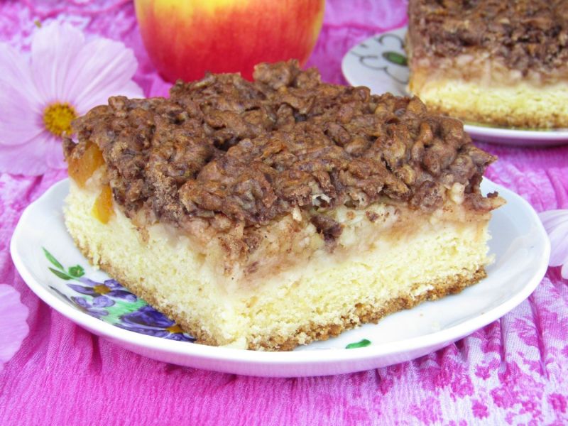 Jabłecznik z suszonymi morelami