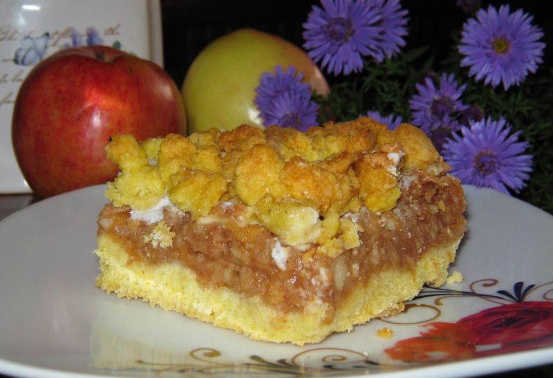 Jabłecznik z tartymi jablkami Jabłecznik z tartymi jablkami