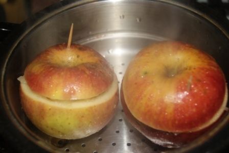 Jabłka faszerowane duszoną kiszoną kapustą