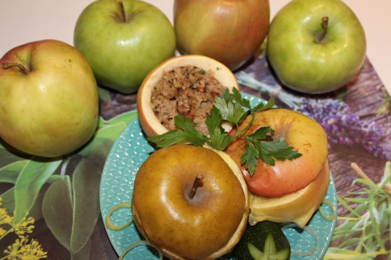 Jabłka faszerowane mięsem mielonym