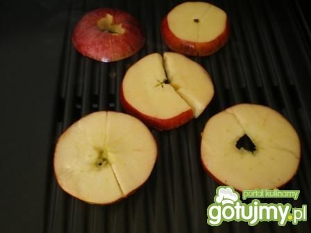 Jabłka grillowane z camembertem