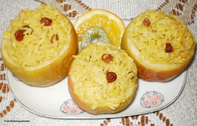 Jabłka nadziewane pilawem Jabłka nadziewane pilawem