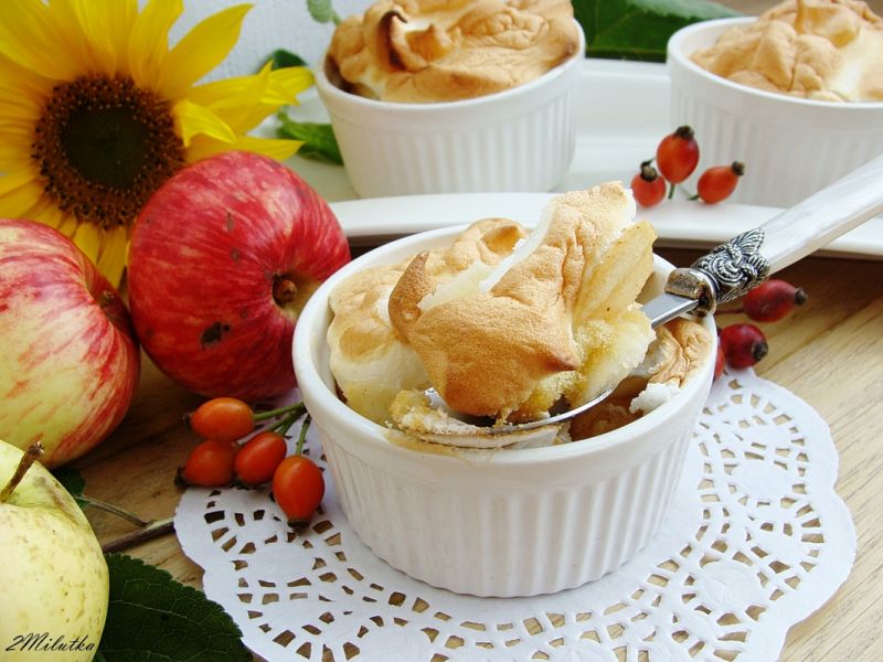 Jabłka pieczone pod cytrynową bezą