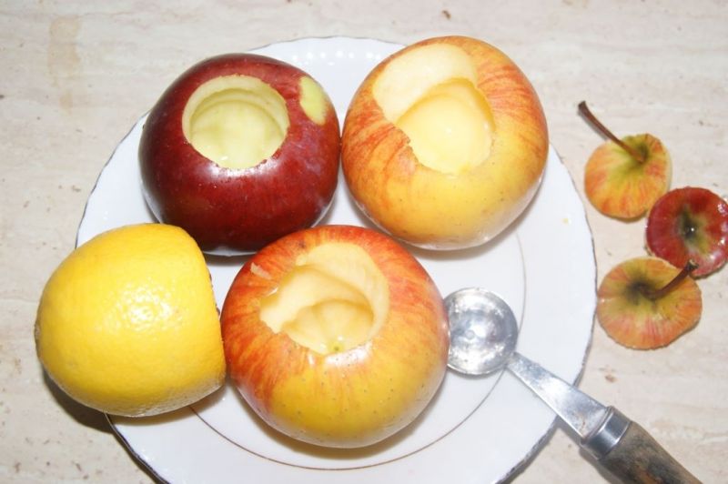 Jabłka pieczone pod maślaną kruszonką