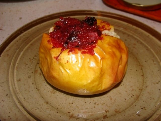 Jabłka pieczone z dżemem wiśniowym Jabłka pieczone z dżemem wiśniowym