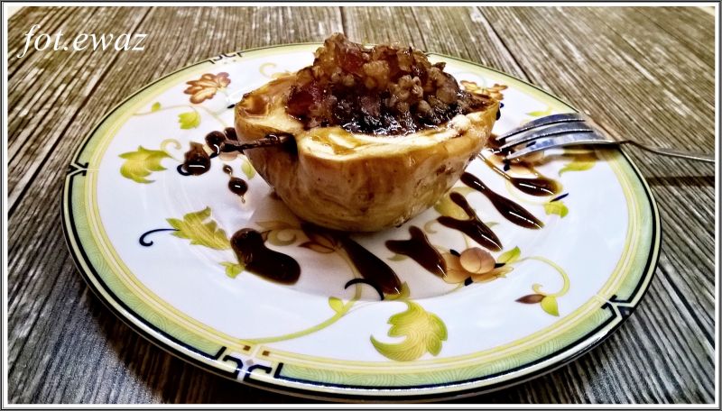 Jabłka pieczone z kaszą i czekoladą