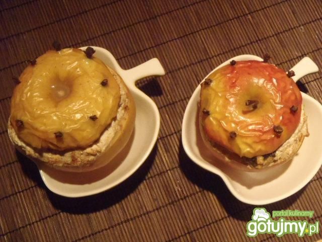 Jabłka pieczone z nadzieniem twarogowym Jabłka pieczone z nadzieniem twarogowym