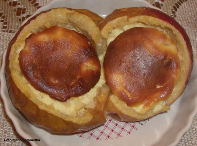 Jabłka pieczone z serkiem .