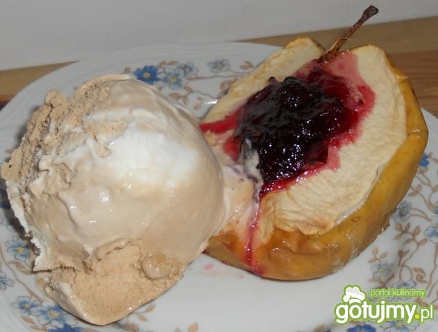 Jabłka pieczone z żurawiną