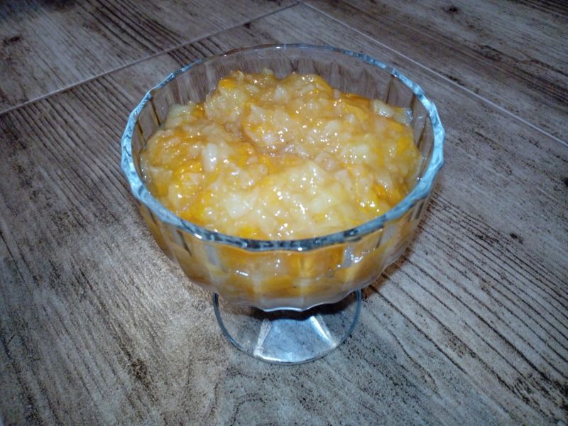 Jabłka smażone z morelami