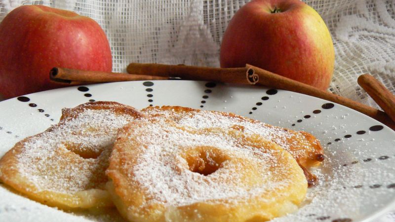 Jabłka w cieście cynamonowym Jabłka w cieście cynamonowym