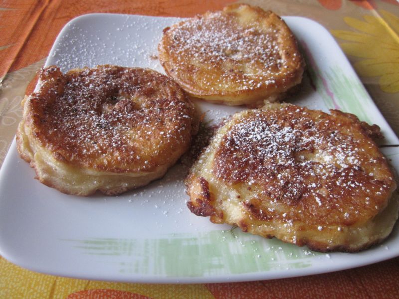 Jabłka w cieście naleśnikowym