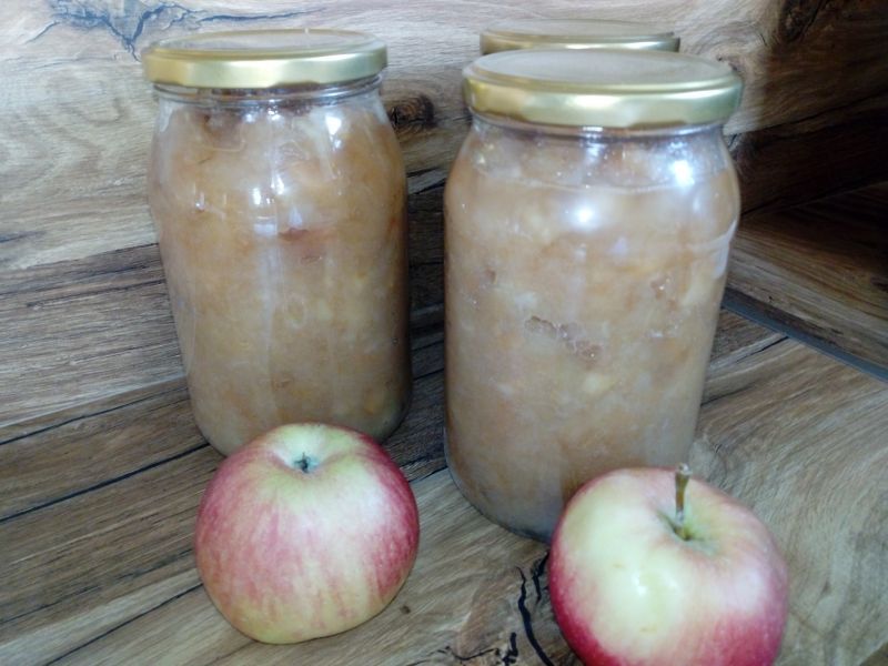 Jabłka w słoikach pasteryzowane Jabłka w słoikach pasteryzowane
