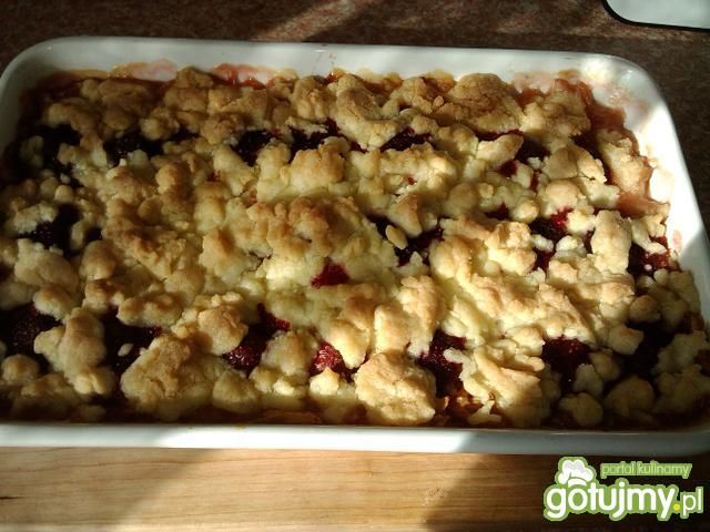 Jabłka z truskawkami pod kruszonką  Jabłka z truskawkami pod kruszonką