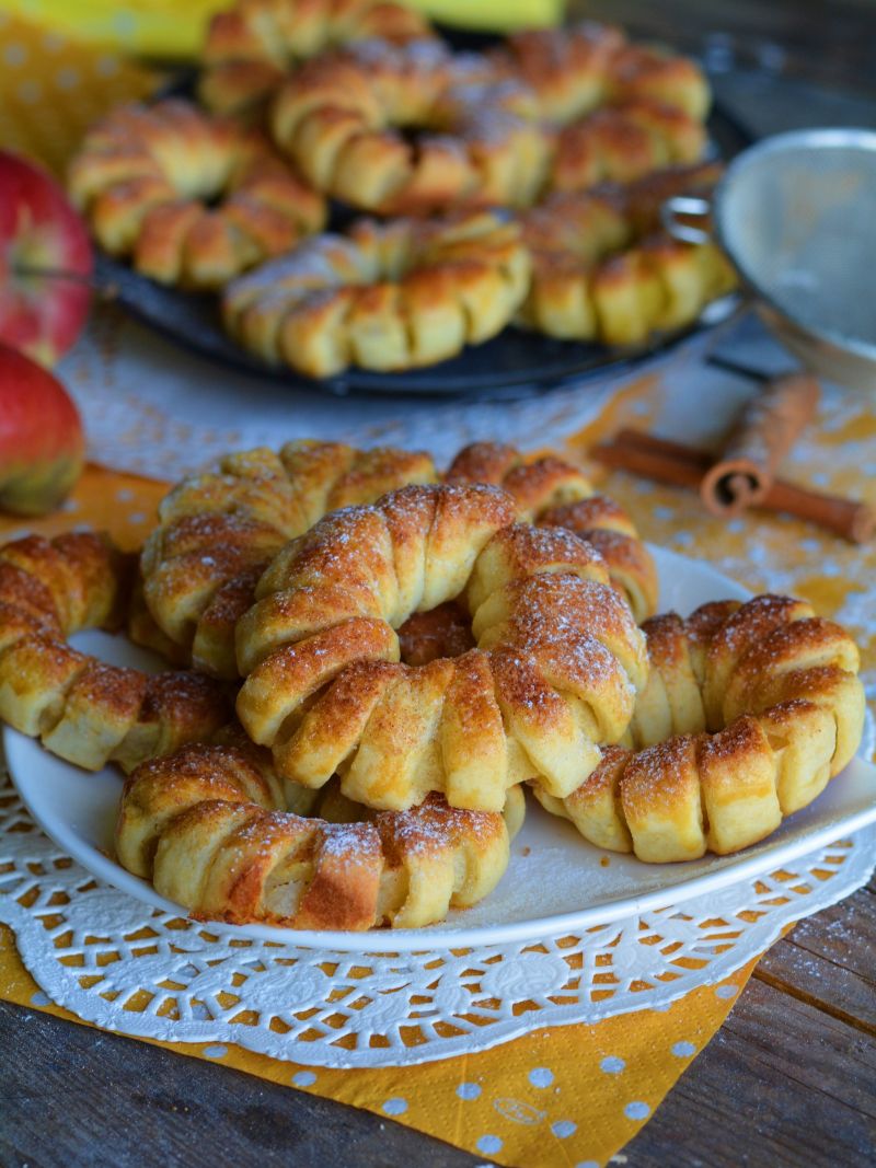 Jabłkowe kwiatuszki z cynamonem Jabłkowe kwiatuszki z cynamonem