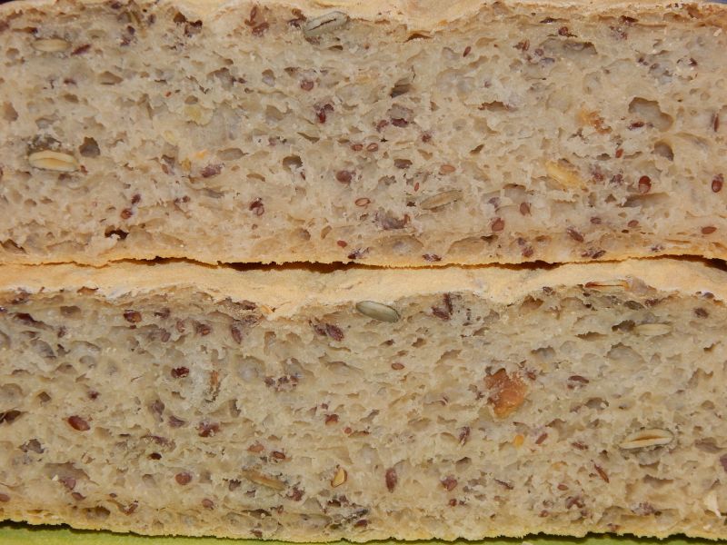 Jabłkowy chleb pszenny z ziarenkami Jabłkowy chleb pszenny z ziarenkami