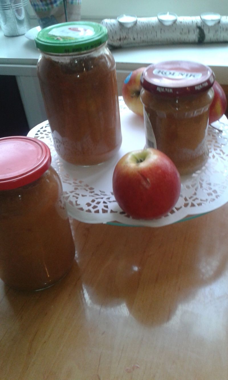 Jabłkowy mus z dodatkiem cynamonu Jabłkowy mus z dodatkiem cynamonu