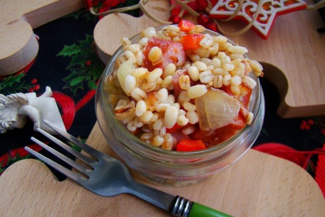 Jadło zakapiora - pęczak z kurczakiem i kiełbasą 