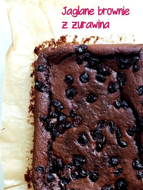 Jaglane brownie z żurawiną Jaglane brownie z żurawiną