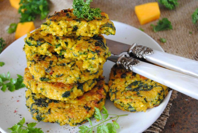 Jaglane kotleciki z dynią i jarmużem 