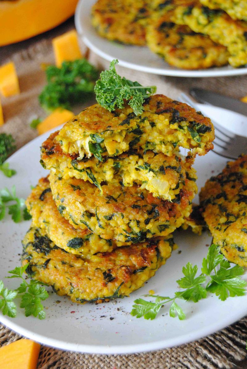 Jaglane kotleciki z dynią i jarmużem 