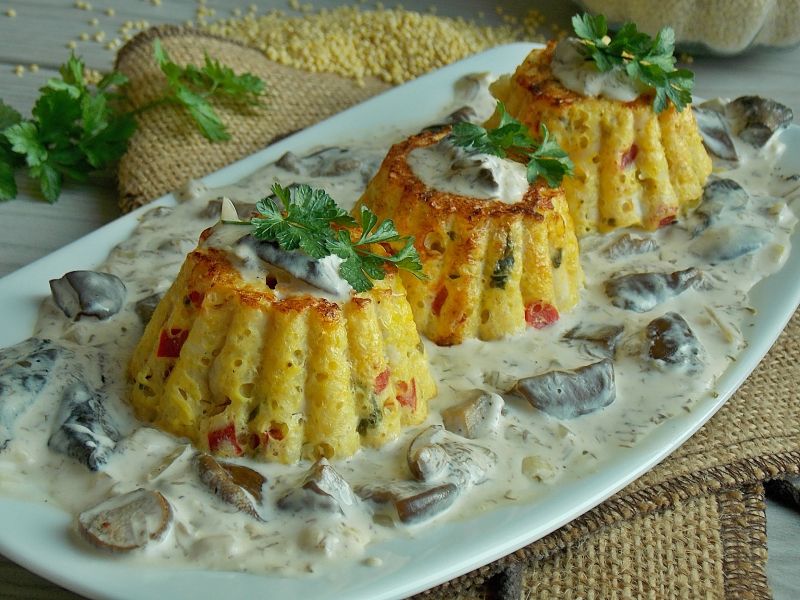 Jaglane muffinki z kremowym sosem grzybowym