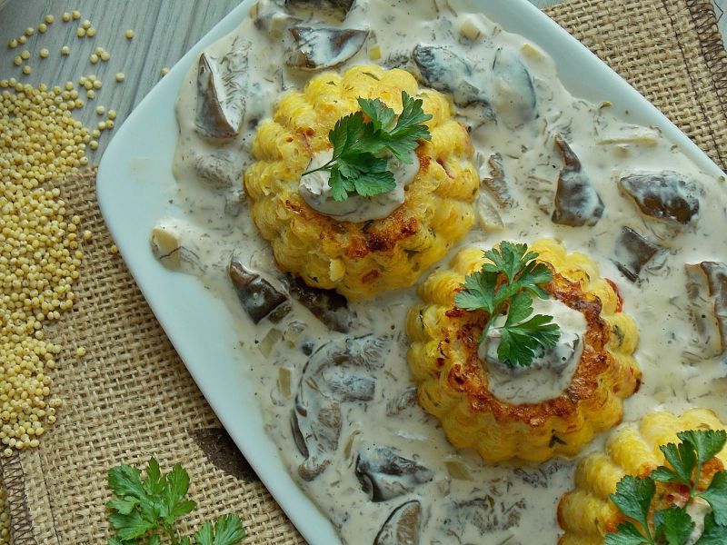 Jaglane muffinki z kremowym sosem grzybowym