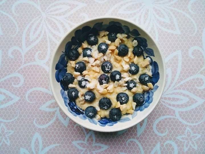 Jaglanka z borówkami i orzechami