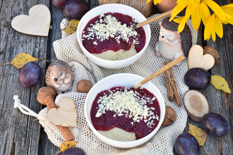 Jaglanka z frużeliną śliwkową i cynamonem