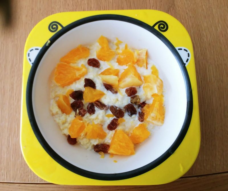 Jaglanka z pomarańczą i rodzynkami