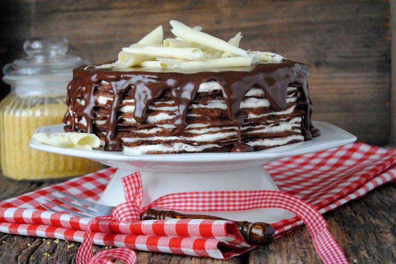 Jaglano- czekoladowy tort naleśnikowy