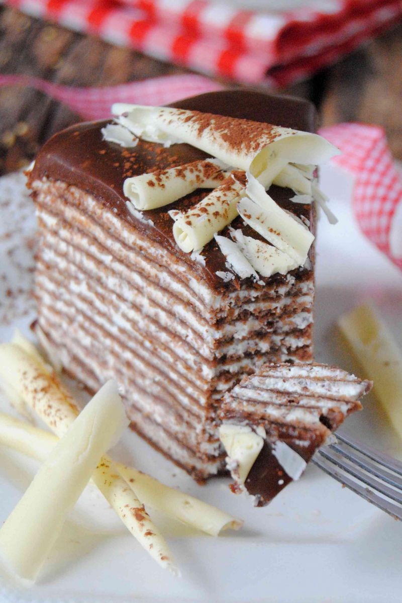 Jaglano- czekoladowy tort naleśnikowy