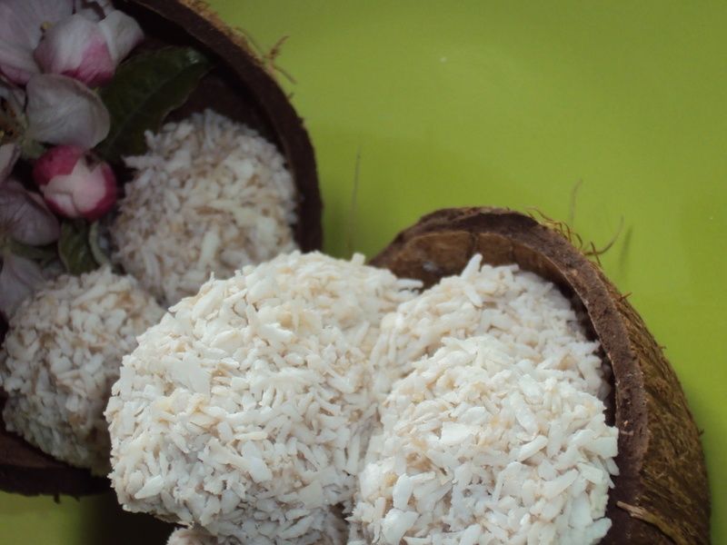 Jaglano kokosowe kulki Jaglano kokosowe kulki