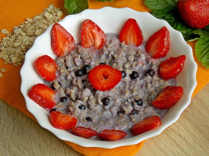 Jagodowa owsianka z truskawkami