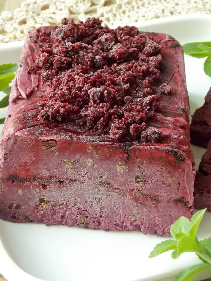 Jagodowe semifreddo z jagodami