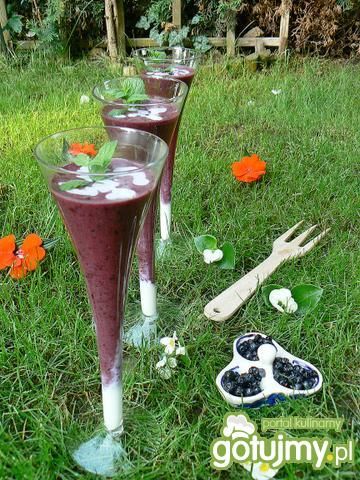 Jagodowo melisowo kokosowy koktajl Jagodowo melisowo kokosowy koktajl