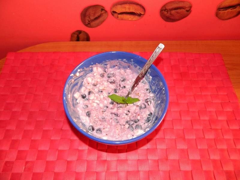 Jagodowy serek wiejski z miodem Jagodowy serek wiejski z miodem