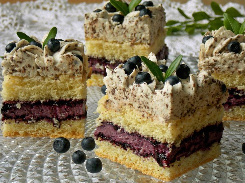 Jagodowy sernik w biszkopcie