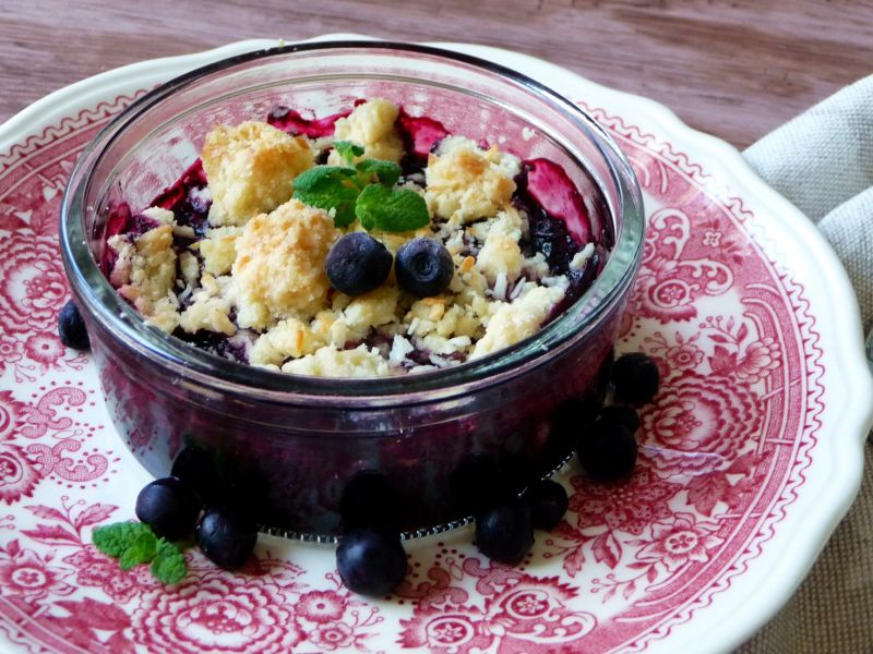 Jagody zapiekane pod kokosową kruszonką