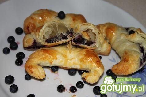 Jagodziane rogali z ciasta frncuskiego 