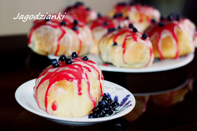 Jagodzianki z lukrem kolorowym