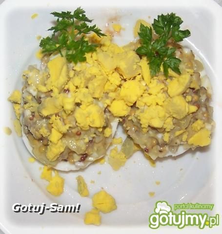 Jaja faszerowane śledziem.